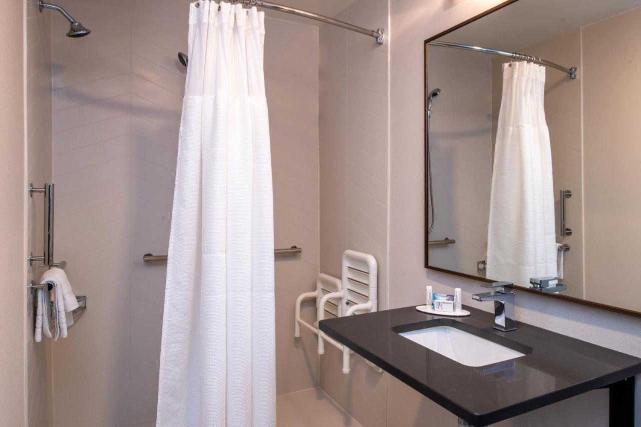 Fairfield Inn & Suites Greensboro Wendover Екстер'єр фото