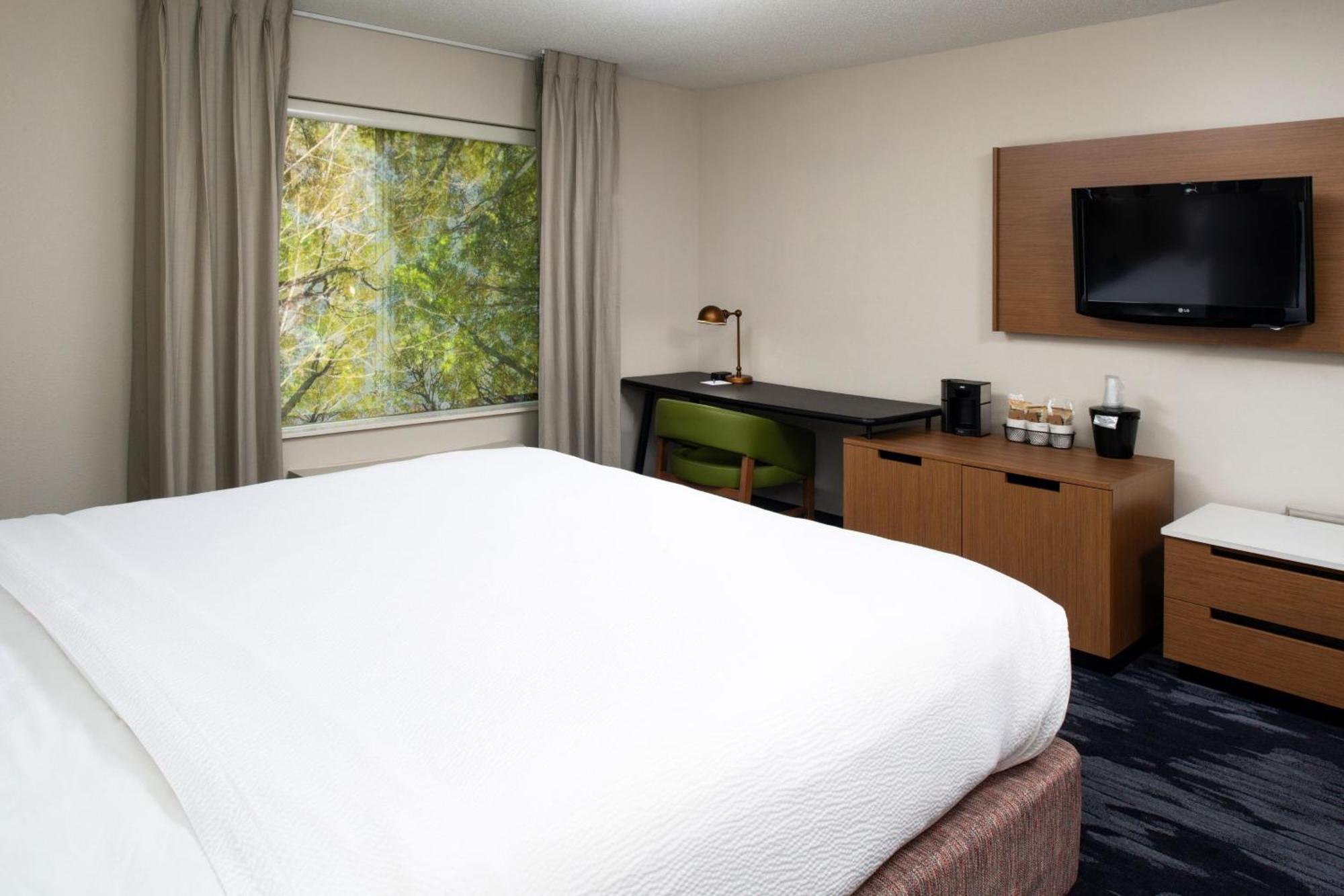 Fairfield Inn & Suites Greensboro Wendover Екстер'єр фото