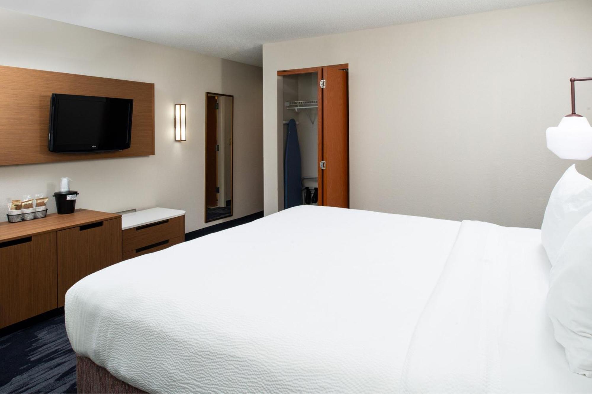 Fairfield Inn & Suites Greensboro Wendover Екстер'єр фото