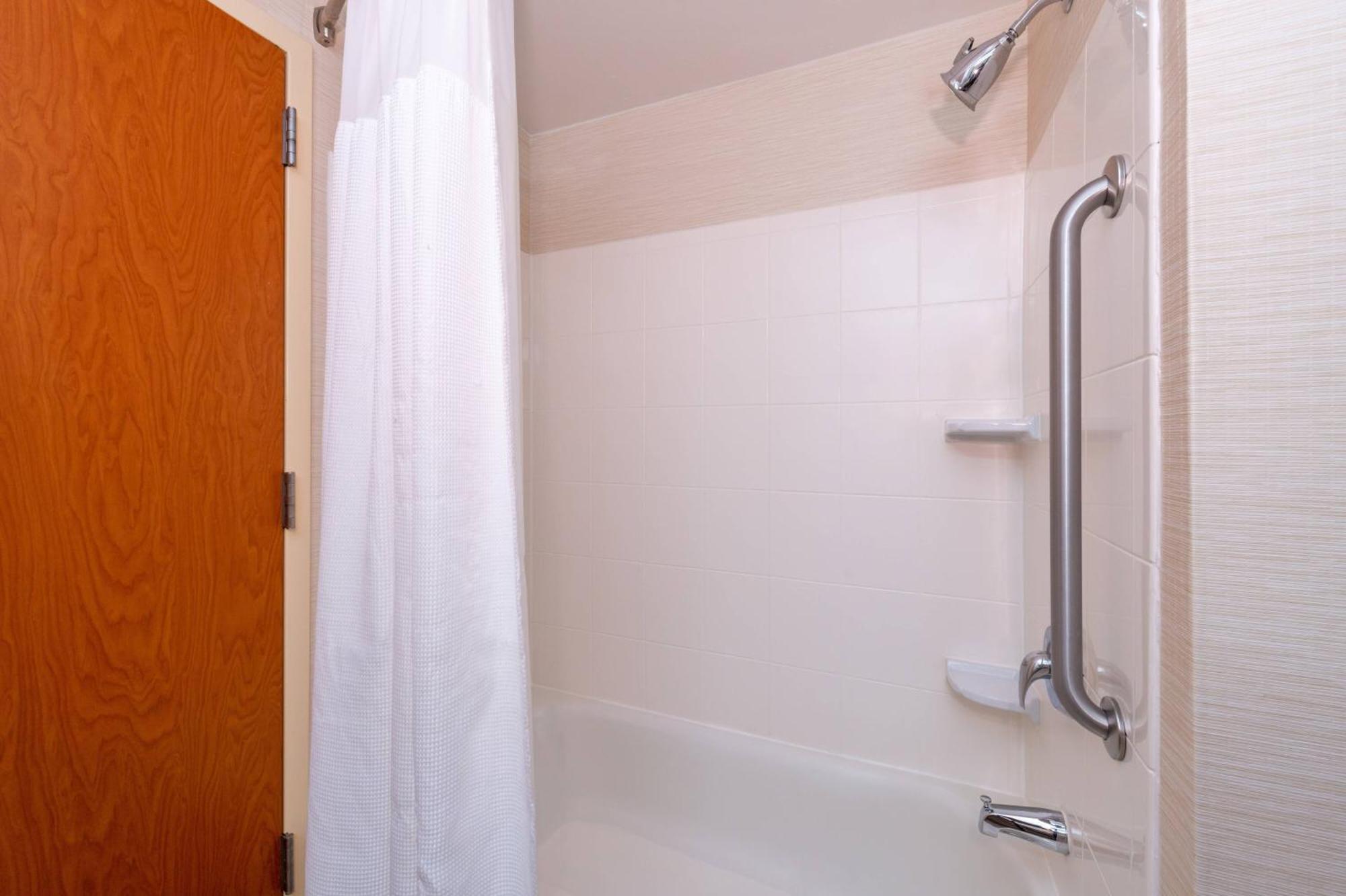 Fairfield Inn & Suites Greensboro Wendover Екстер'єр фото