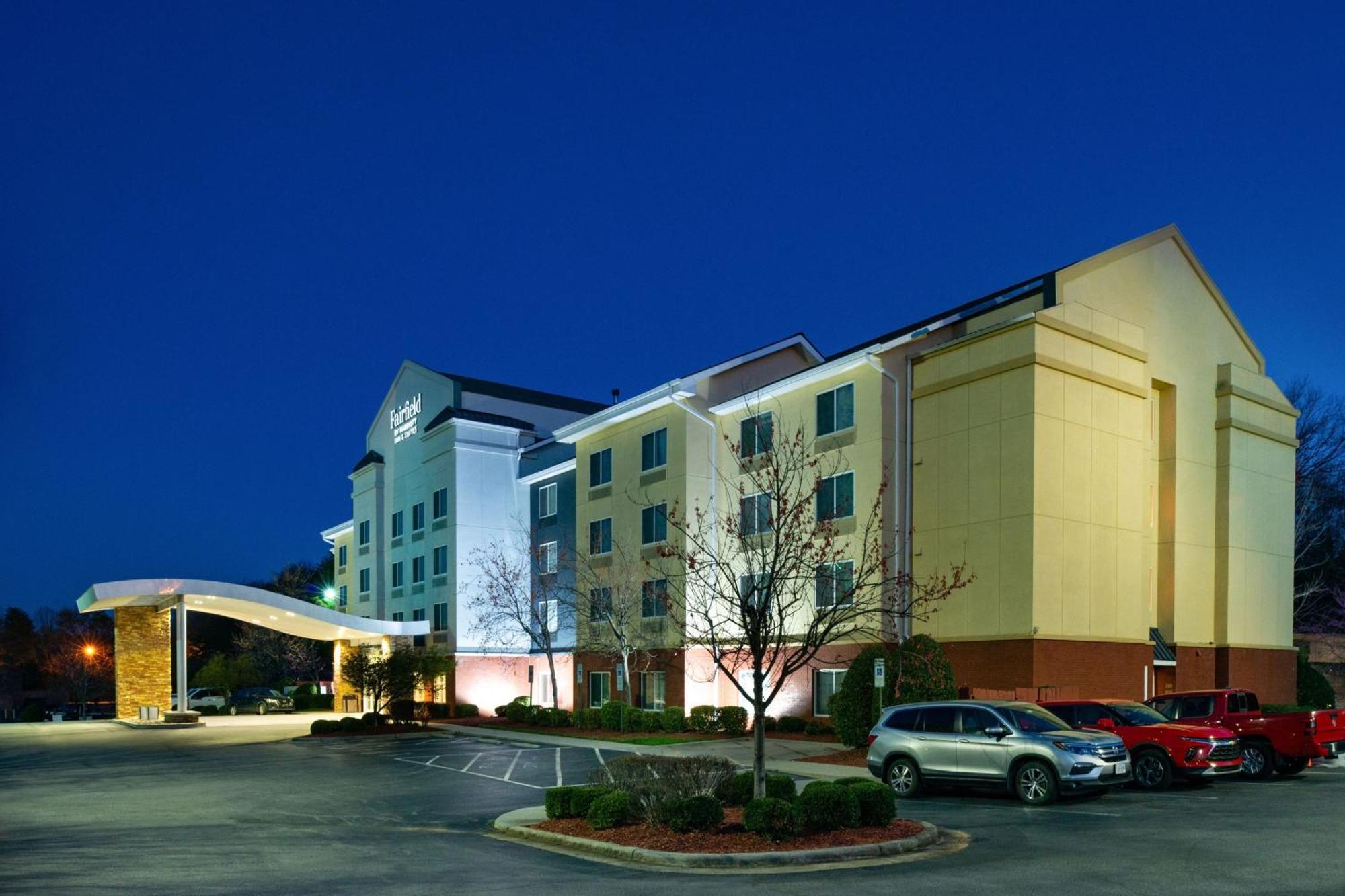Fairfield Inn & Suites Greensboro Wendover Екстер'єр фото