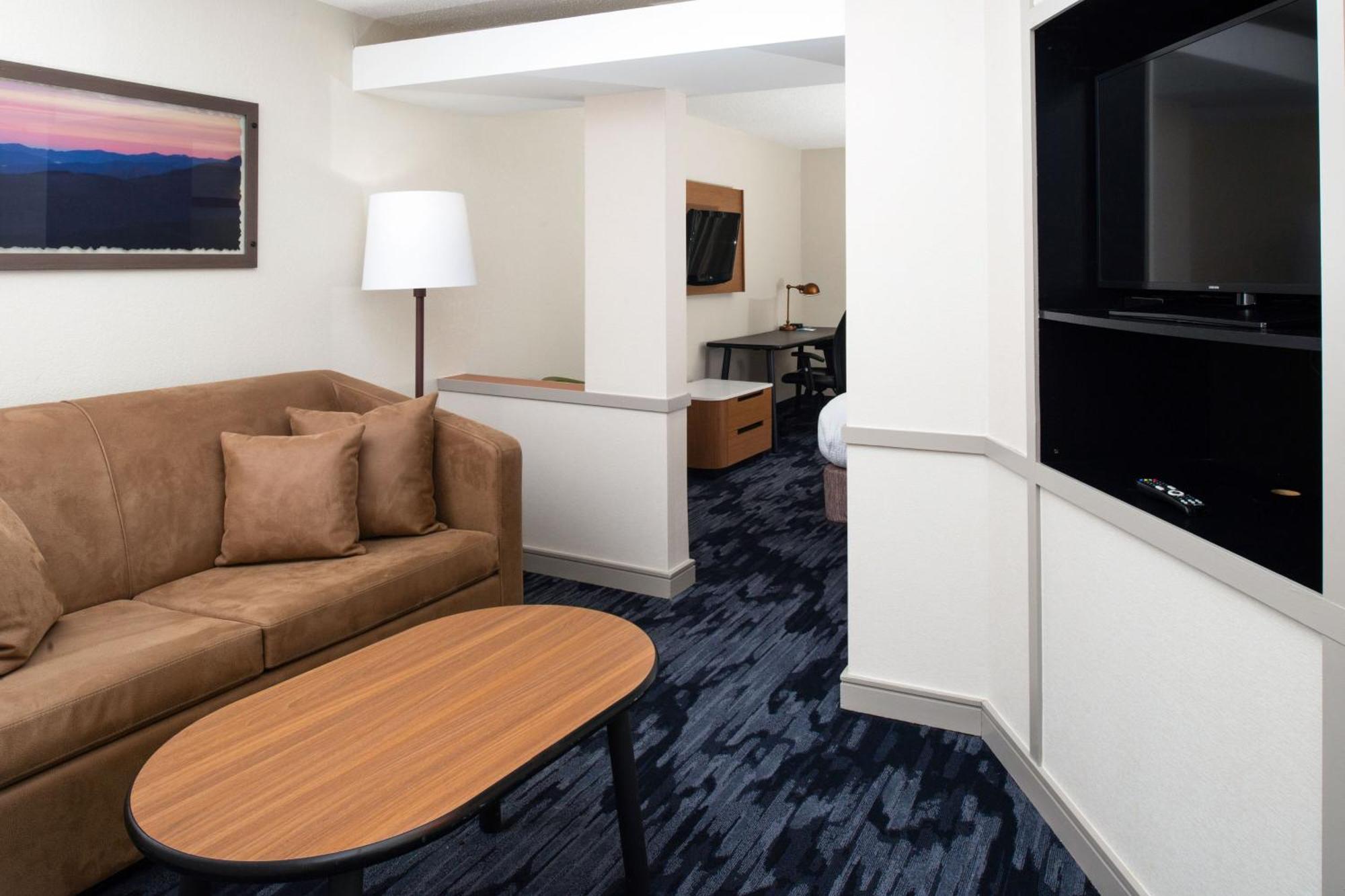 Fairfield Inn & Suites Greensboro Wendover Екстер'єр фото