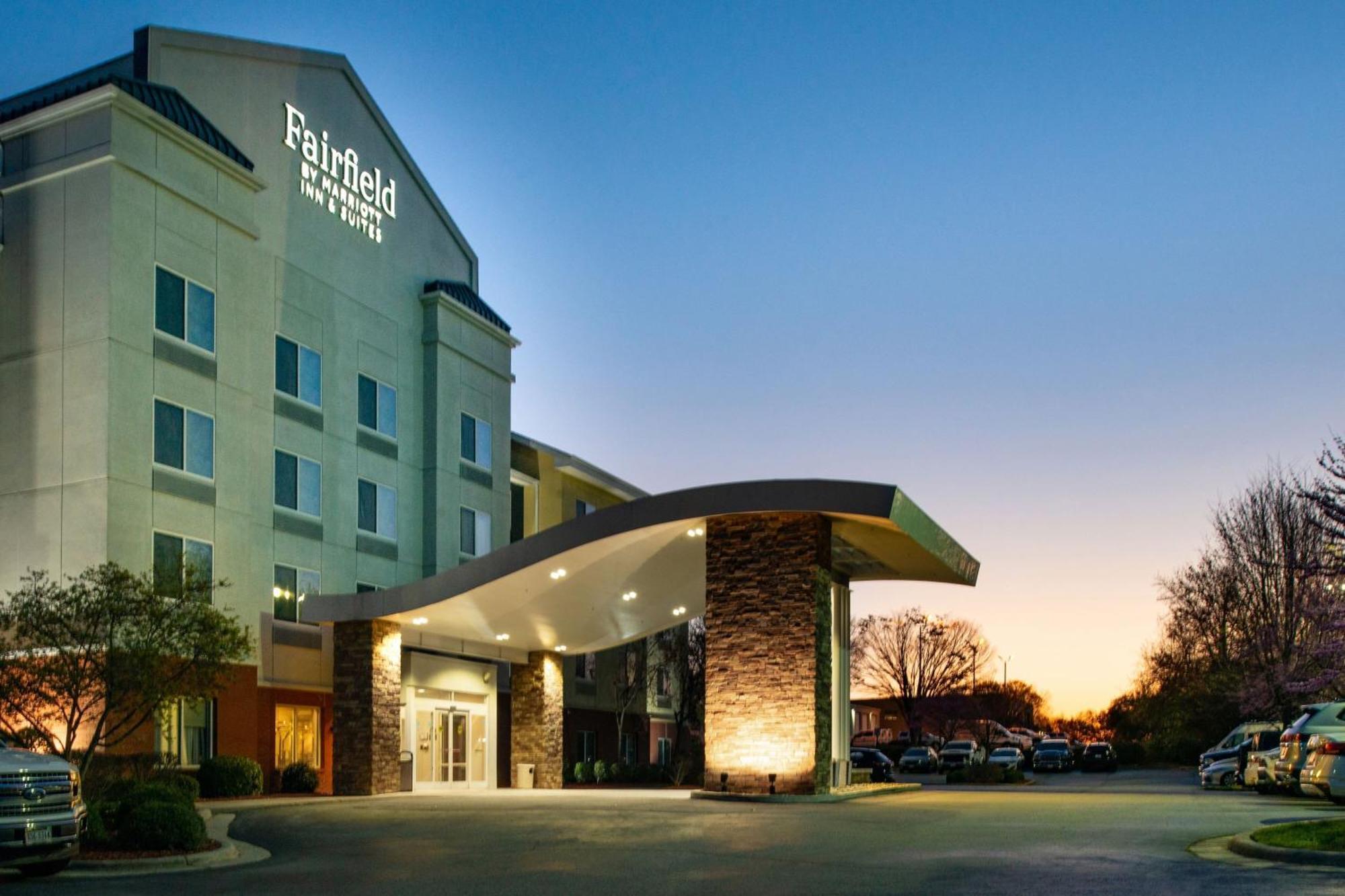 Fairfield Inn & Suites Greensboro Wendover Екстер'єр фото