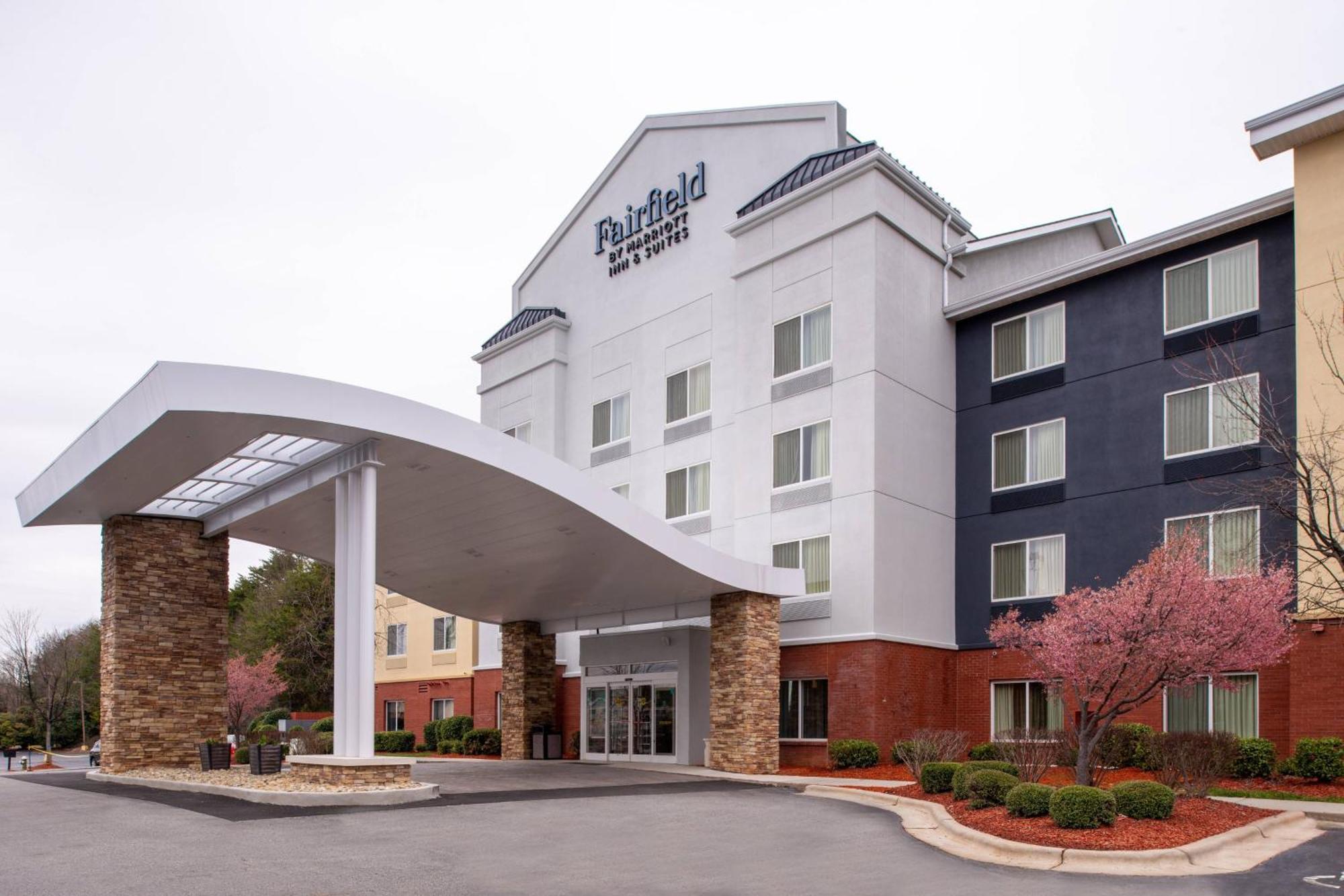 Fairfield Inn & Suites Greensboro Wendover Екстер'єр фото