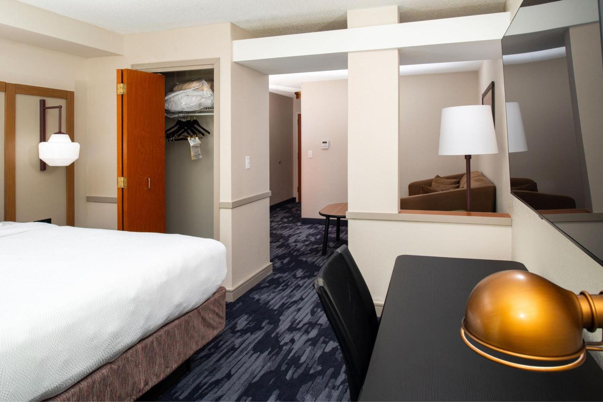 Fairfield Inn & Suites Greensboro Wendover Екстер'єр фото