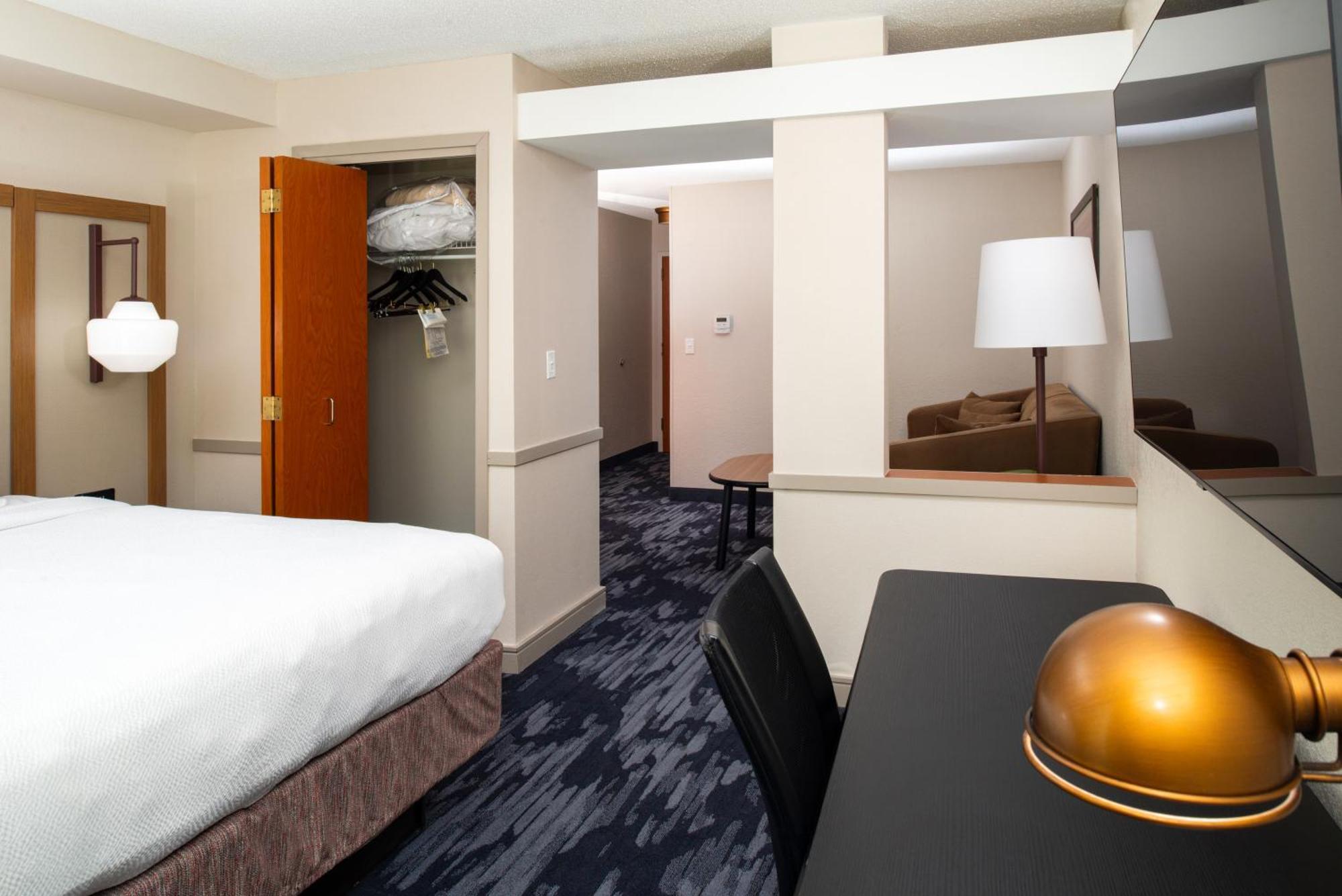 Fairfield Inn & Suites Greensboro Wendover Екстер'єр фото