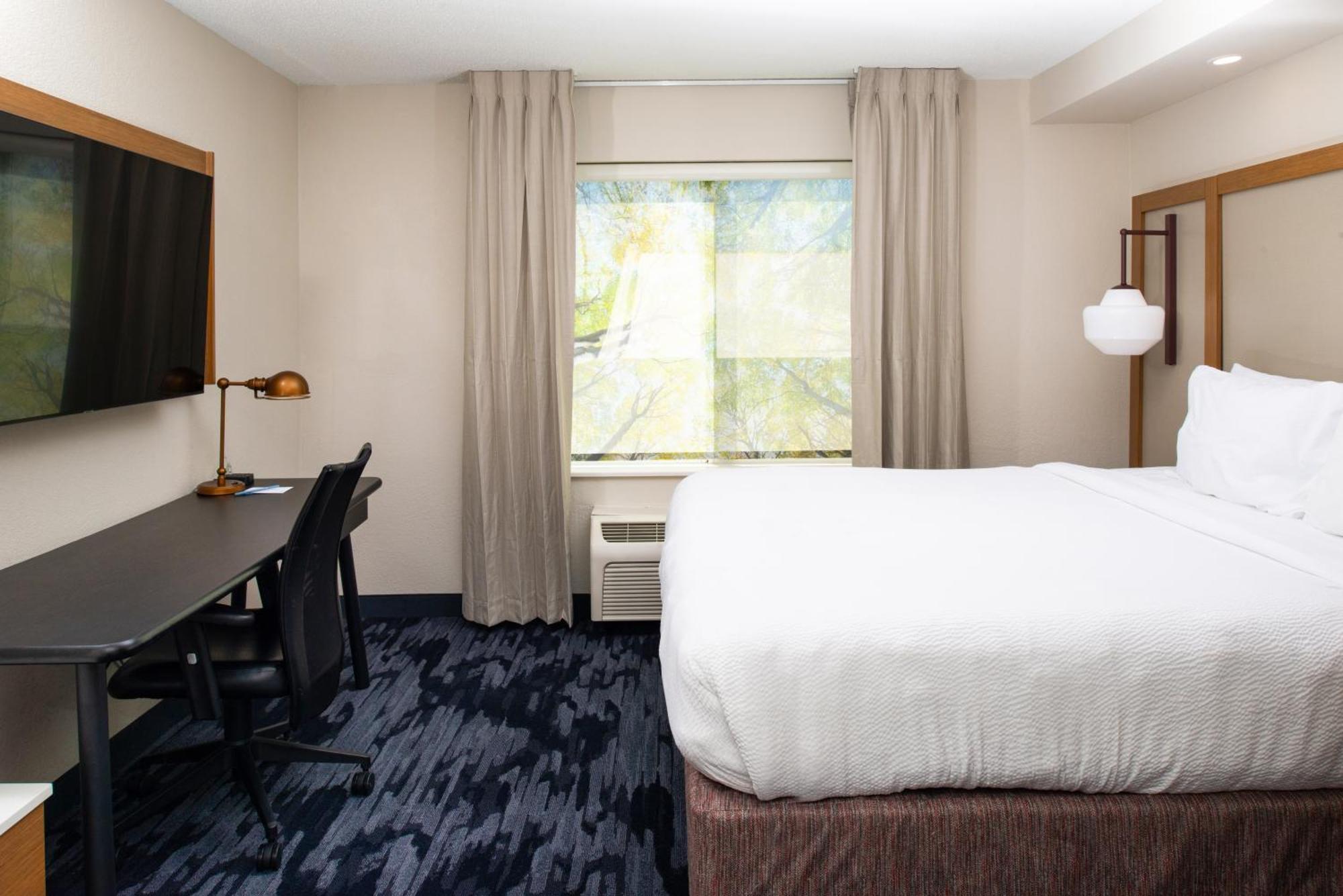 Fairfield Inn & Suites Greensboro Wendover Екстер'єр фото