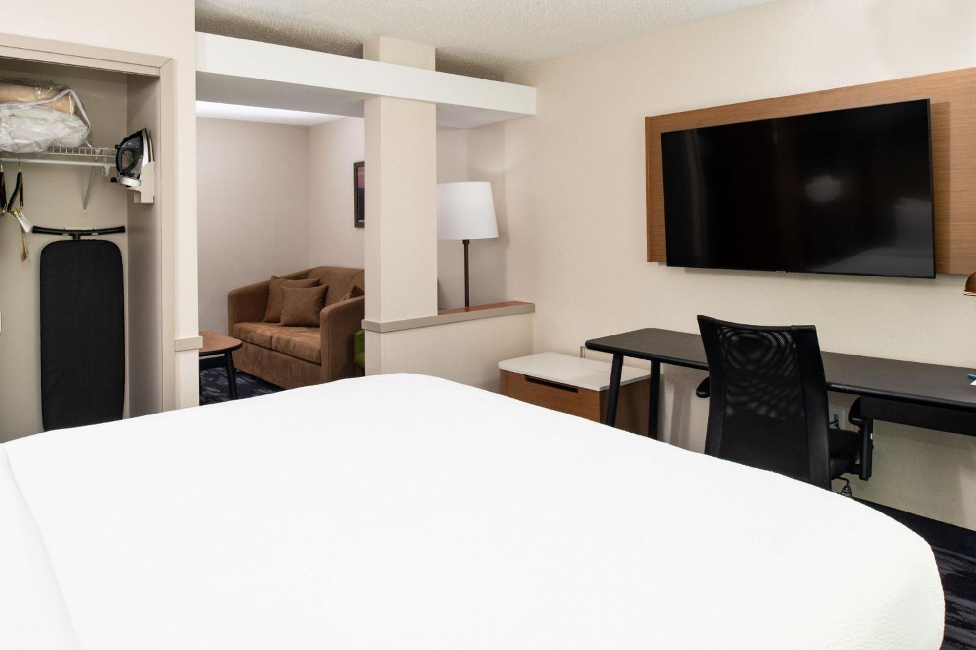 Fairfield Inn & Suites Greensboro Wendover Екстер'єр фото