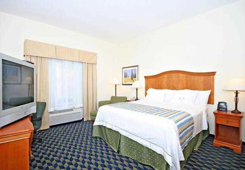 Fairfield Inn & Suites Greensboro Wendover Екстер'єр фото